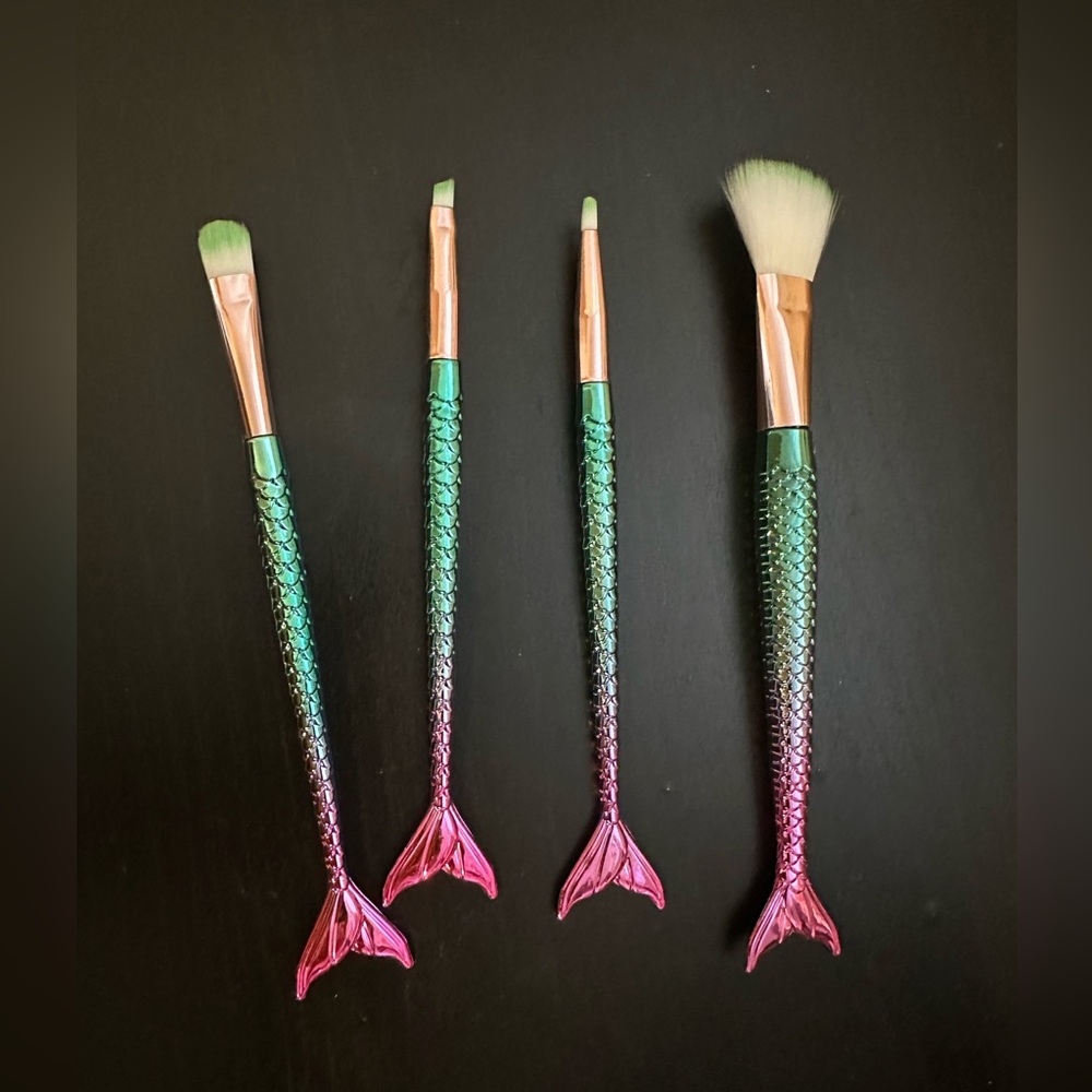 Makeup brushes